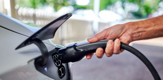 مخاطر ارتفاع درجة حرارة بطارية السيارة الكهربائية وكيفية الوقاية منها لماذا ترتفع درجة حرارة بطارية السيارة الكهربائية؟