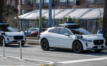 اختبار Robotaxi التّلقائي في أريزونا: خطوة جديدة لتسلا نحو قيادة ذاتية كاملة اختبار Robotaxi التّلقائي في أريزونا: خطوة جديدة لتسلا نحو قيادة ذاتية كاملة