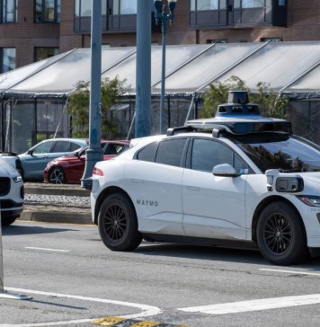 اختبار Robotaxi التّلقائي في أريزونا: خطوة جديدة لتسلا نحو قيادة ذاتية كاملة اختبار Robotaxi التّلقائي في أريزونا: خطوة جديدة لتسلا نحو قيادة ذاتية كاملة